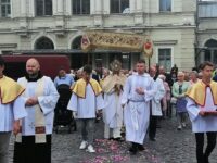 Boże Ciało – procesja do czterech ołtarzy ulicami parafii